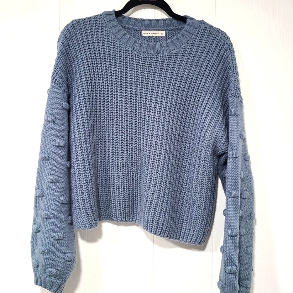 Knit sweater bubble sleeve detail
